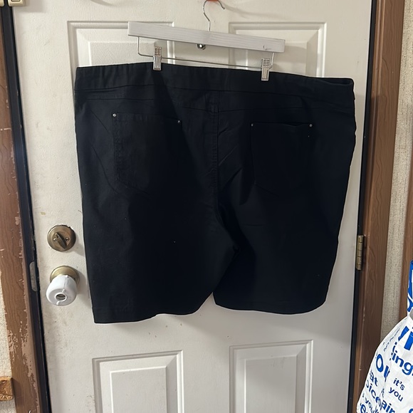 *FINAL* LOVE RYAN PLUS SIZE PULL ON SHORTS: BLACK: NWT: SZ 4X - Picture 4 of 4